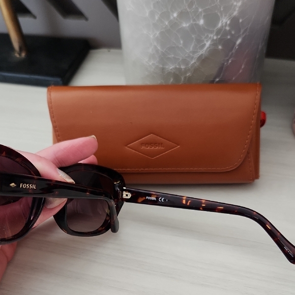 Fossil Women's Tortoise Shell Sunglasses - Picture 2 of 12